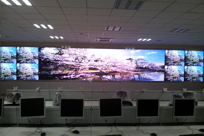 移動(dòng)通信P1.6全彩顯示屏